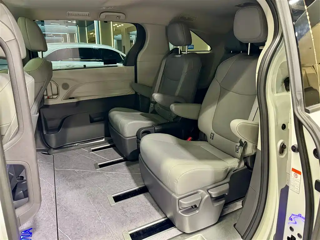 Toyota Toyota Granvia 2024 Model 2.5L Hybrid Comfort Edition 2024 - thumbnail 27