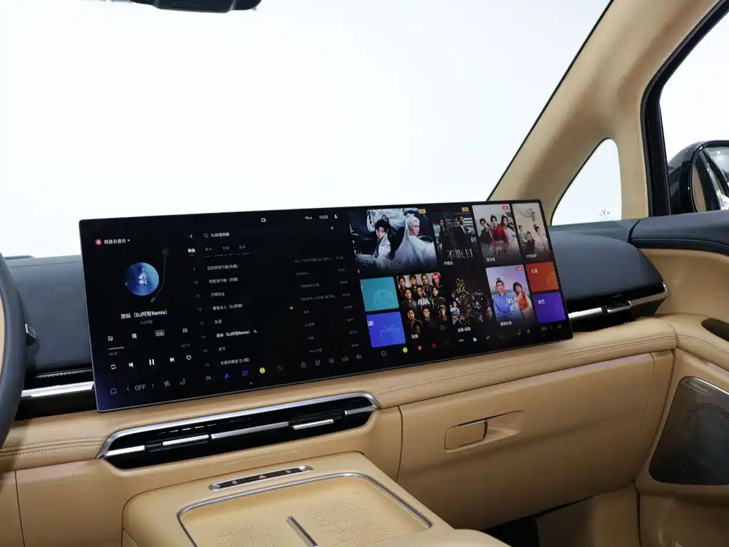 Lantu Automobile Lantu Dreamer 2025 PHEV AWD Flagship Kunpeng Edition 2024 - thumbnail 9