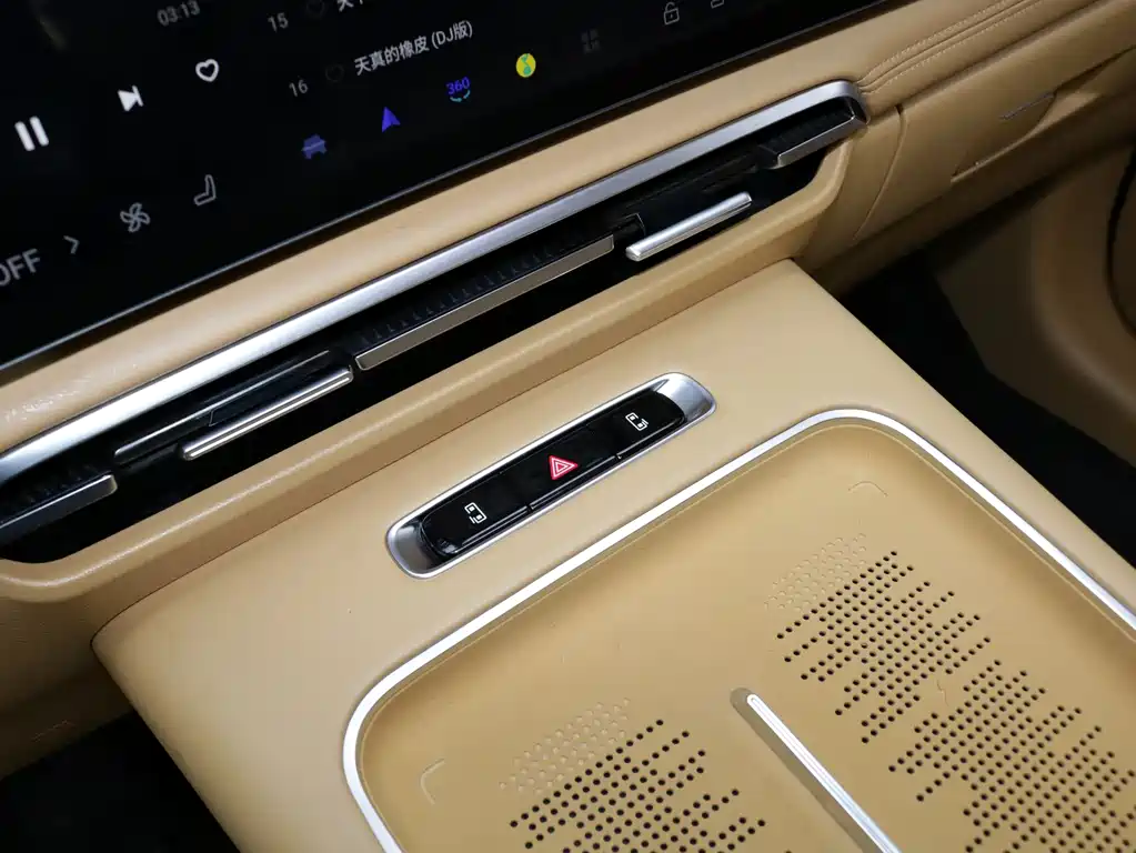 Lantu Automobile Lantu Dreamer 2025 PHEV AWD Flagship Kunpeng Edition 2024 - thumbnail 11