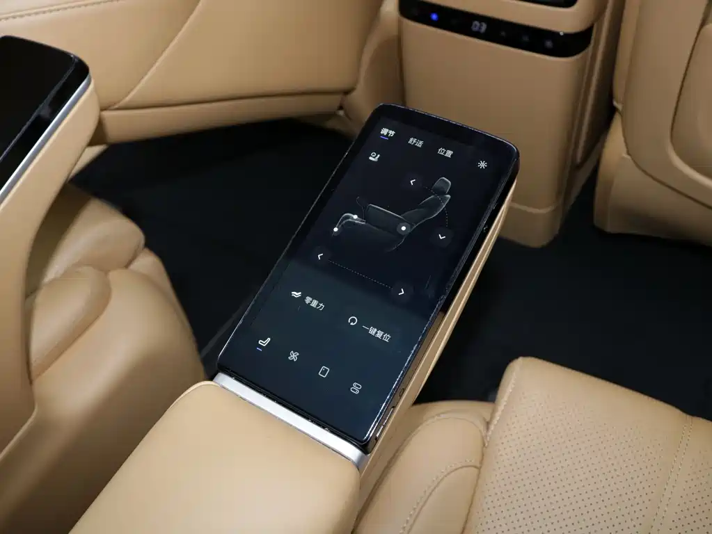 Lantu Automobile Lantu Dreamer 2025 PHEV AWD Flagship Kunpeng Edition 2024 - thumbnail 17