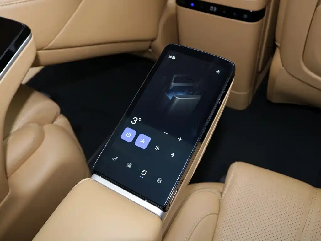 Lantu Automobile Lantu Dreamer 2025 PHEV AWD Flagship Kunpeng Edition 2024 - thumbnail 23