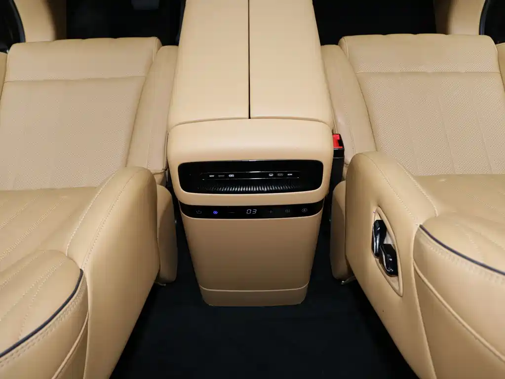 Lantu Automobile Lantu Dreamer 2025 PHEV AWD Flagship Kunpeng Edition 2024 - thumbnail 24