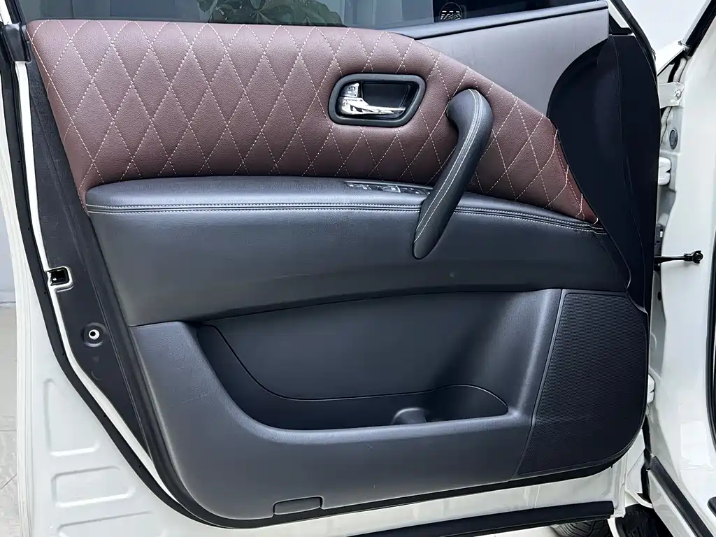Nissan Nissan Patrol 2018 4.0L LE 2018 - thumbnail 9