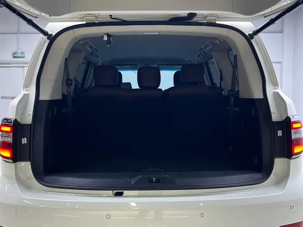 Nissan Nissan Patrol 2018 4.0L LE 2018 - thumbnail 16