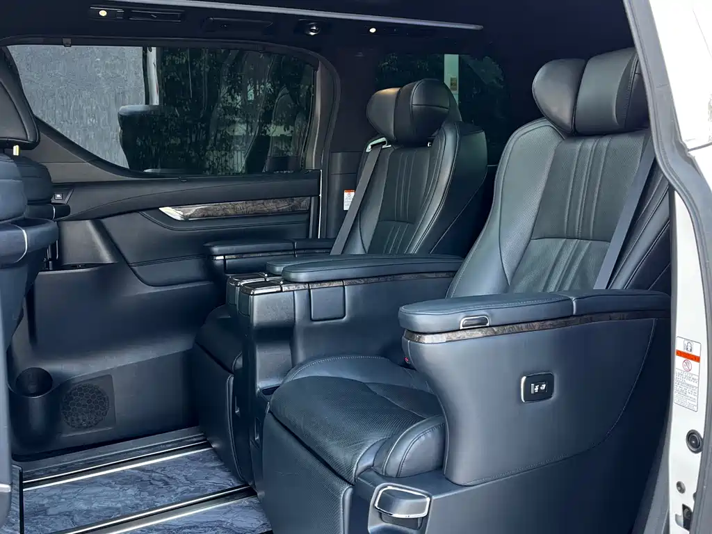 Toyota Alphard 2020 Model Hybrid 2.5L Gold Special Edition 2021 - thumbnail 8