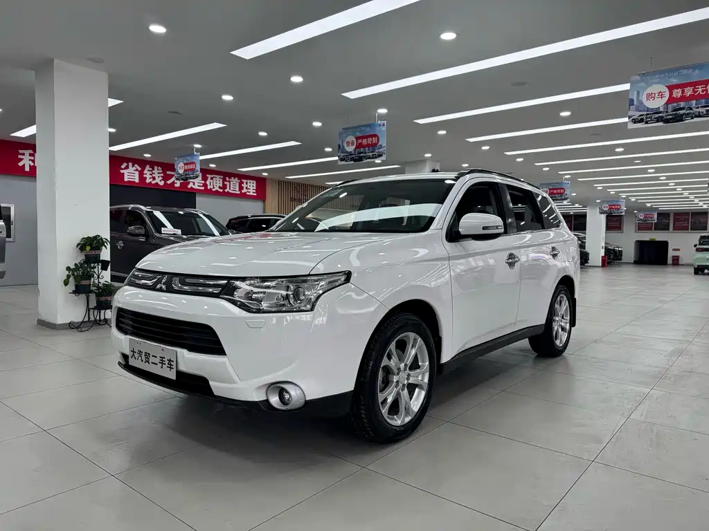 Mitsubishi Mitsubishi Outlander Import 2014 2.4L AWD Luxury Value Edition 5-Seat 2014