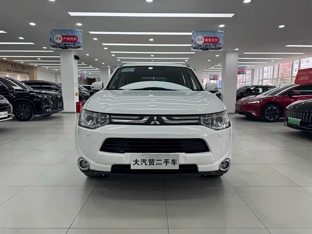 Mitsubishi Mitsubishi Outlander Import 2014 2.4L AWD Luxury Value Edition 5-Seat 2014 - thumbnail 2