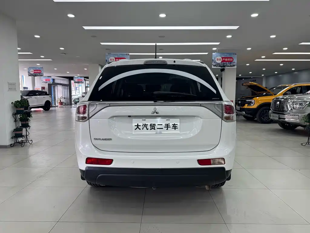 Mitsubishi Mitsubishi Outlander Import 2014 2.4L AWD Luxury Value Edition 5-Seat 2014 - thumbnail 5