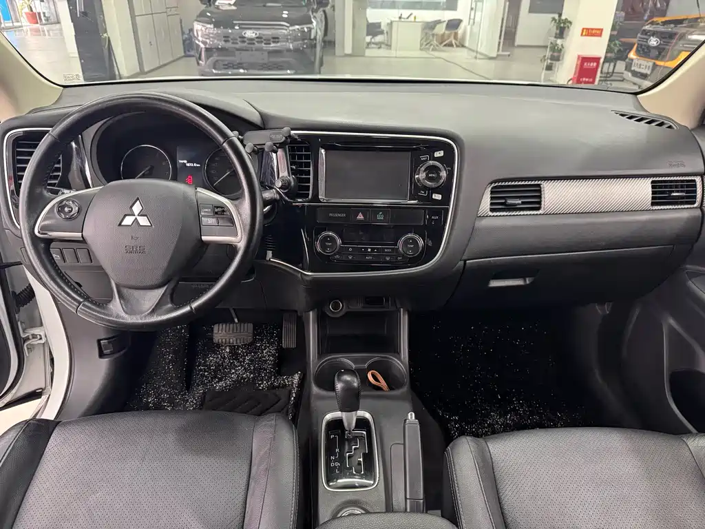 Mitsubishi Mitsubishi Outlander Import 2014 2.4L AWD Luxury Value Edition 5-Seat 2014 - thumbnail 7