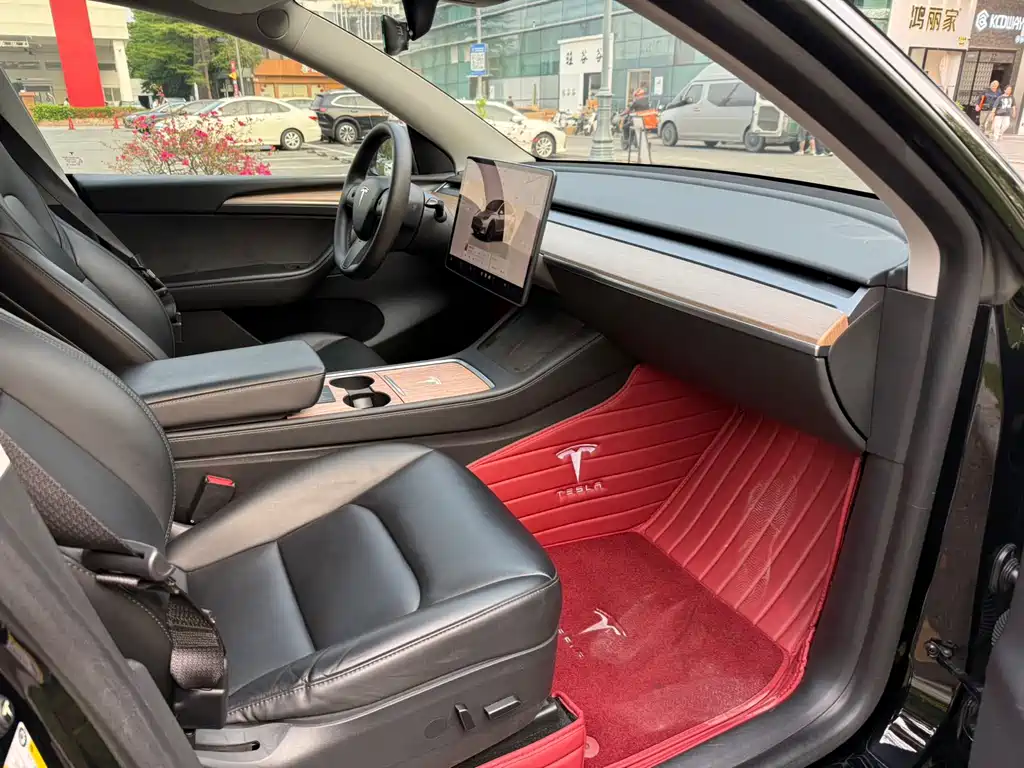 Tesla Model Y 2022 Rear-Wheel Drive Version 2022 - thumbnail 9