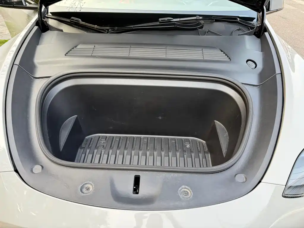 Tesla Model Y 2022 Rear-Wheel Drive Version 2022 - thumbnail 27