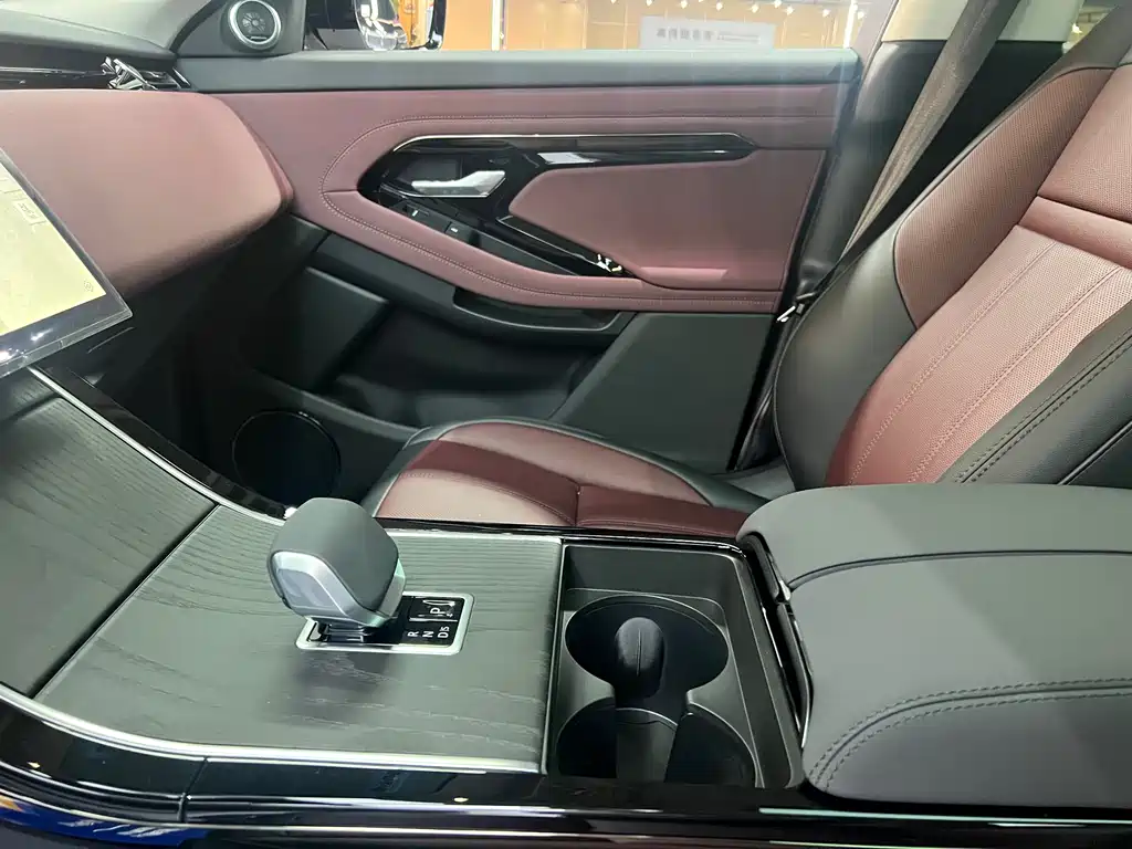 Land Rover Range Rover Evoque 2026 Range Rover Evoque L SE 2026 - thumbnail 9