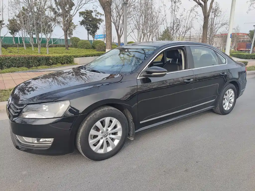Volkswagen Volkswagen Passat 2013 1.8TSI DSG Premium Edition 2013