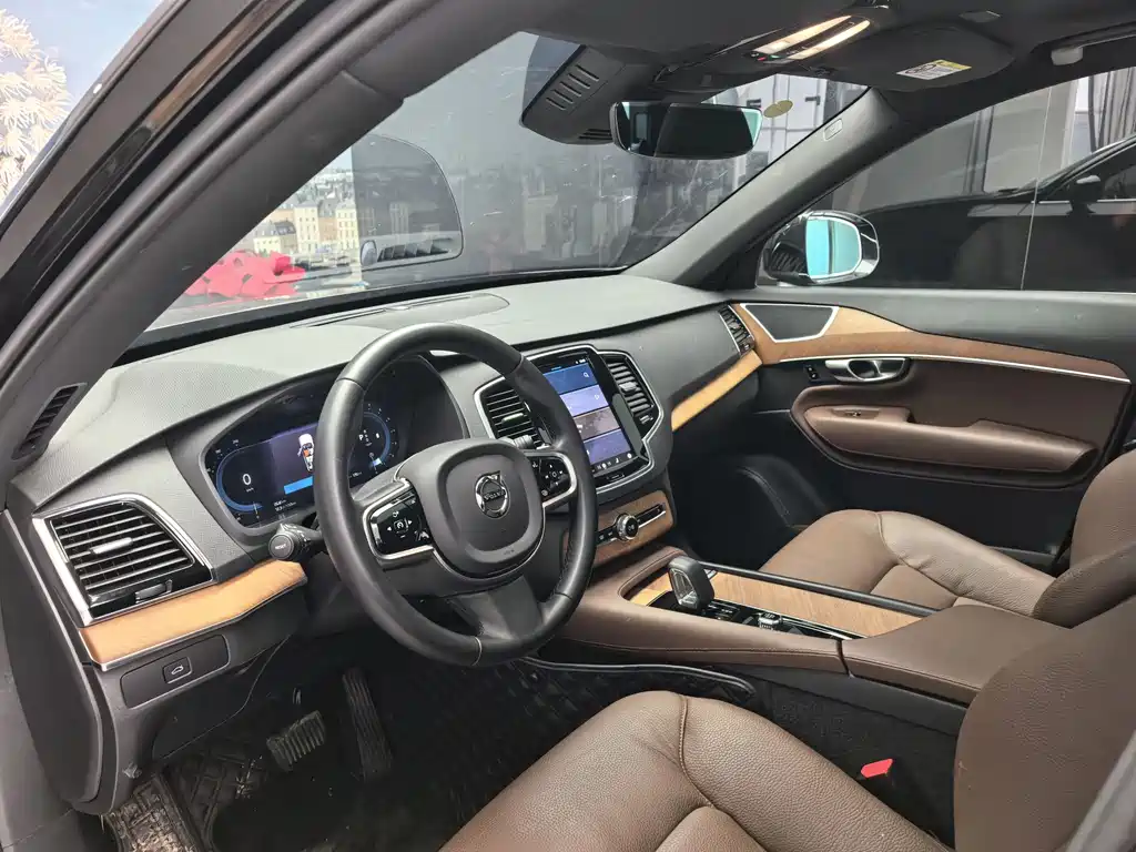 Volvo Volvo XC90 2024 B6 Momentum Luxury 7-seater 2025 - thumbnail 4