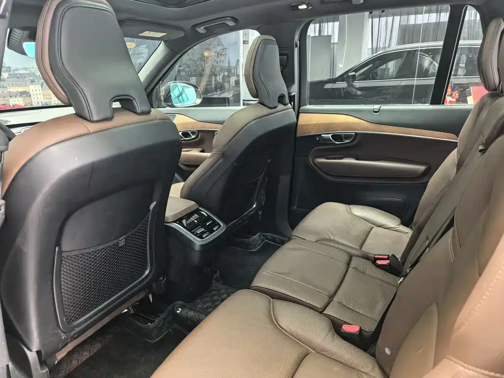 Volvo Volvo XC90 2024 B6 Momentum Luxury 7-seater 2025 - thumbnail 5