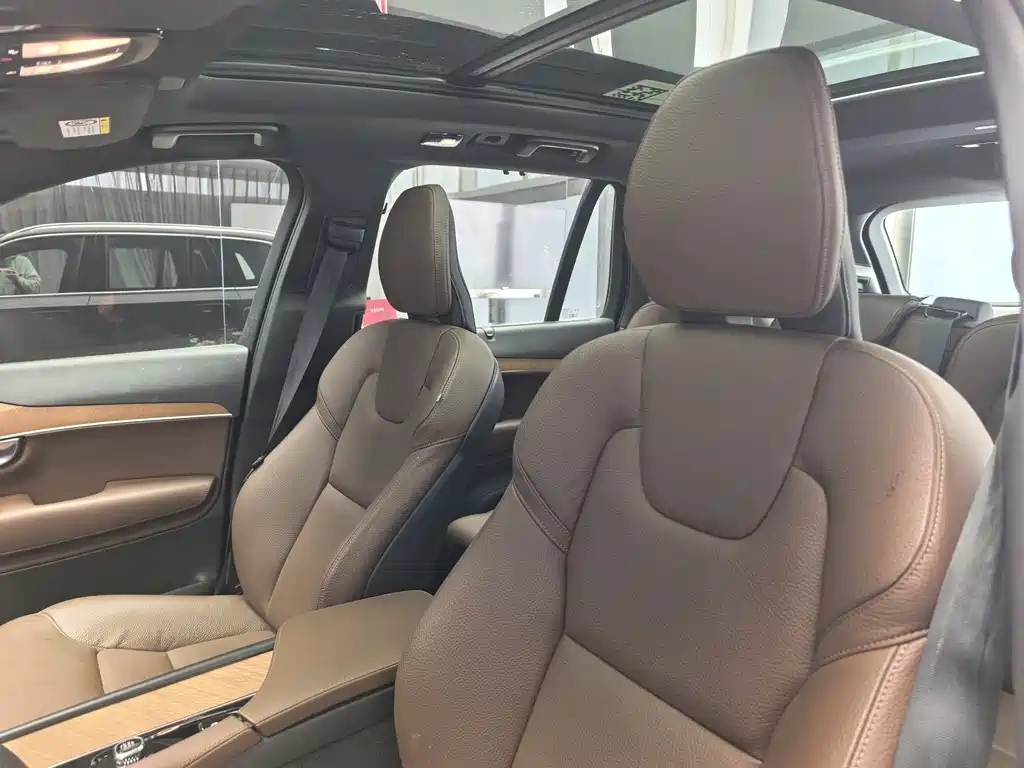 Volvo Volvo XC90 2024 B6 Momentum Luxury 7-seater 2025 - thumbnail 8