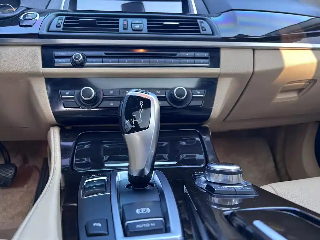BMW BMW 5 Series 2014 525Li Luxury Design Package 2014 - thumbnail 13