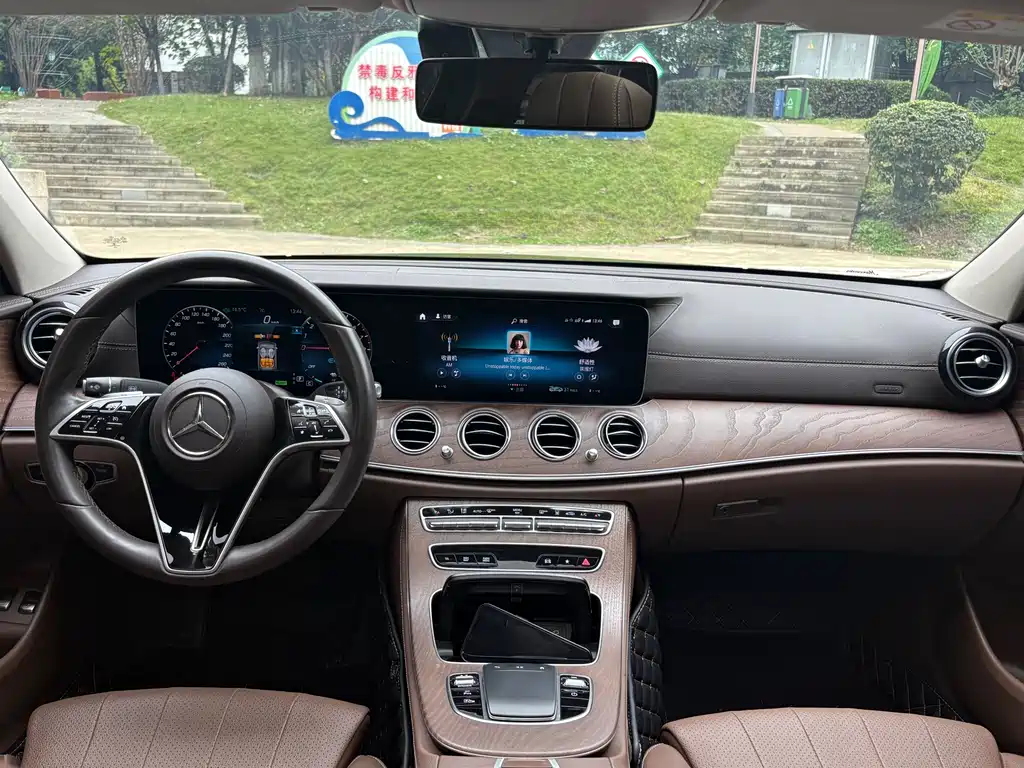 Mercedes-Benz Mercedes-Benz E-Class 2022 Model Year Facelift E 350 e L Plug-in Hybrid Sedan 2022 - thumbnail 10