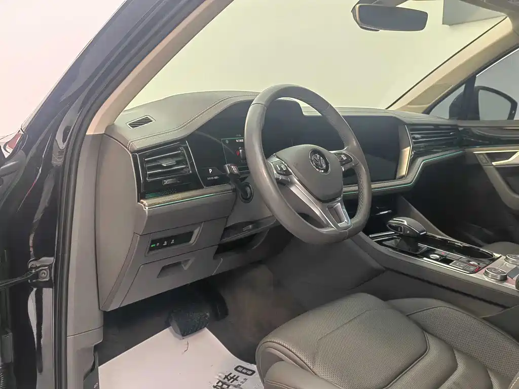 Volkswagen Volkswagen Touareg 2020 2.0TSI R-Line Edition VI 2020 - thumbnail 5
