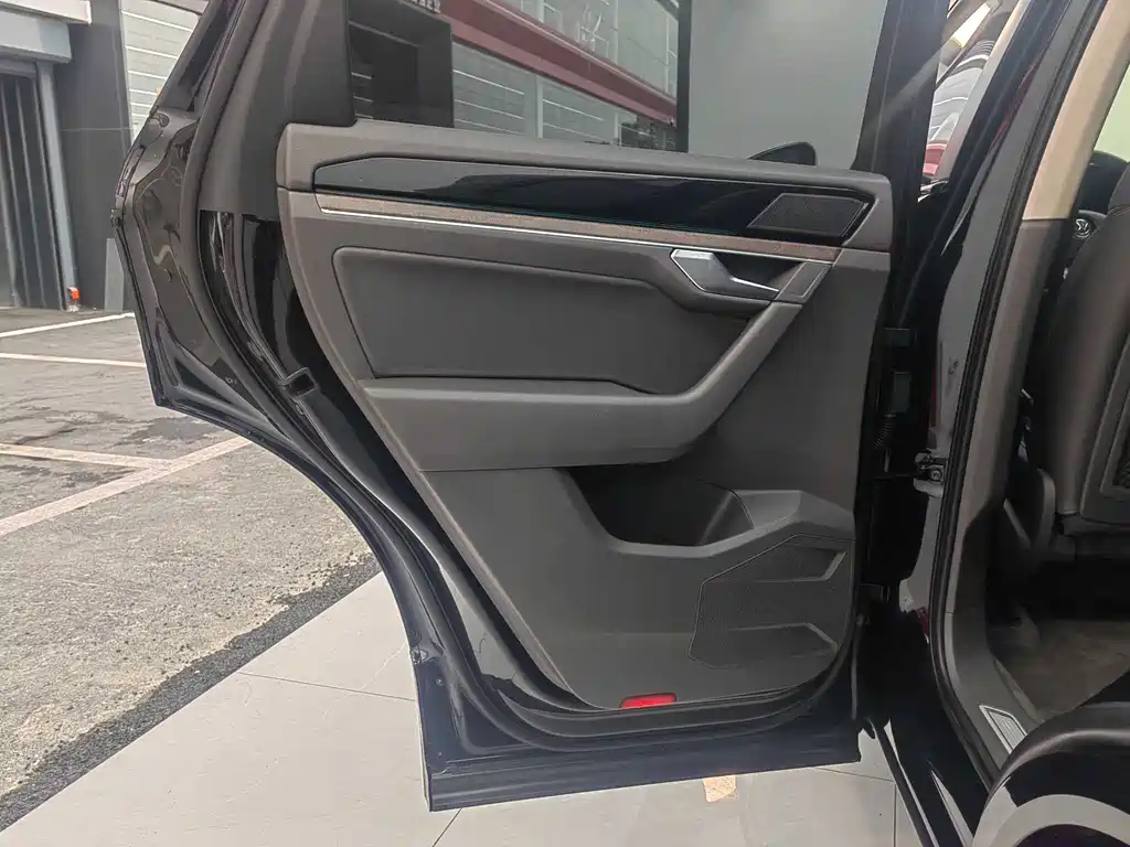 Volkswagen Volkswagen Touareg 2020 2.0TSI R-Line Edition VI 2020 - thumbnail 9