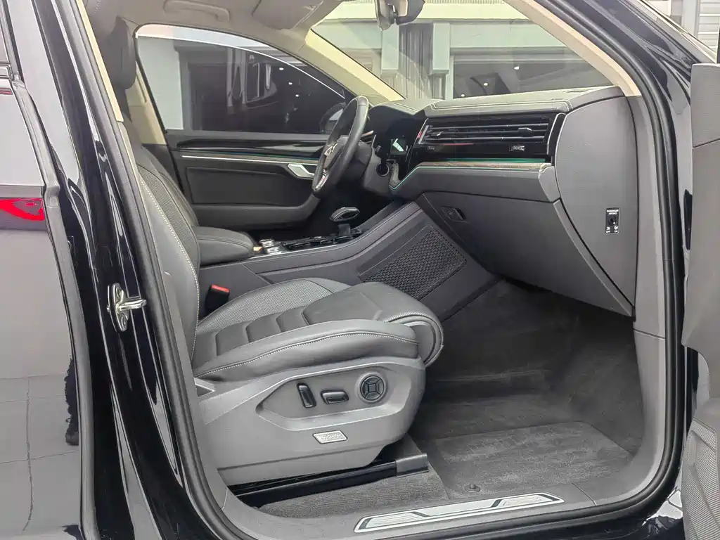 Volkswagen Volkswagen Touareg 2020 2.0TSI R-Line Edition VI 2020 - thumbnail 18
