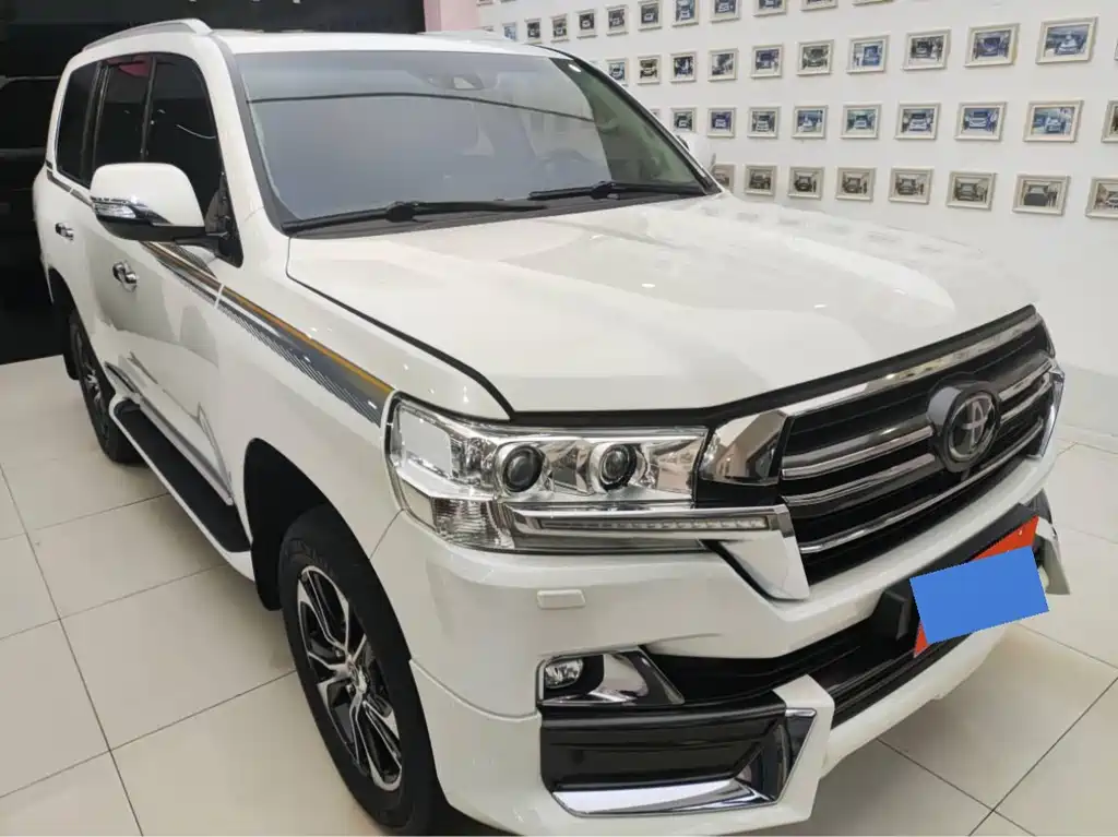 Toyota Land Cruiser (Imported) 2021 Model 5.7L Automatic 2023 - thumbnail 2