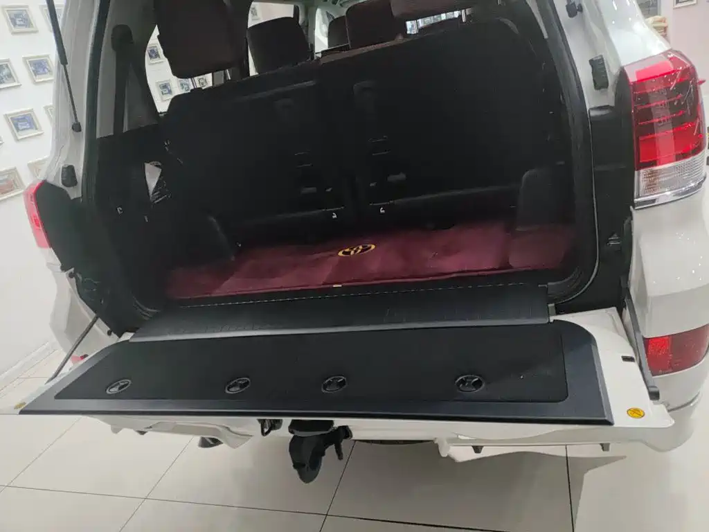 Toyota Land Cruiser (Imported) 2021 Model 5.7L Automatic 2023 - thumbnail 7