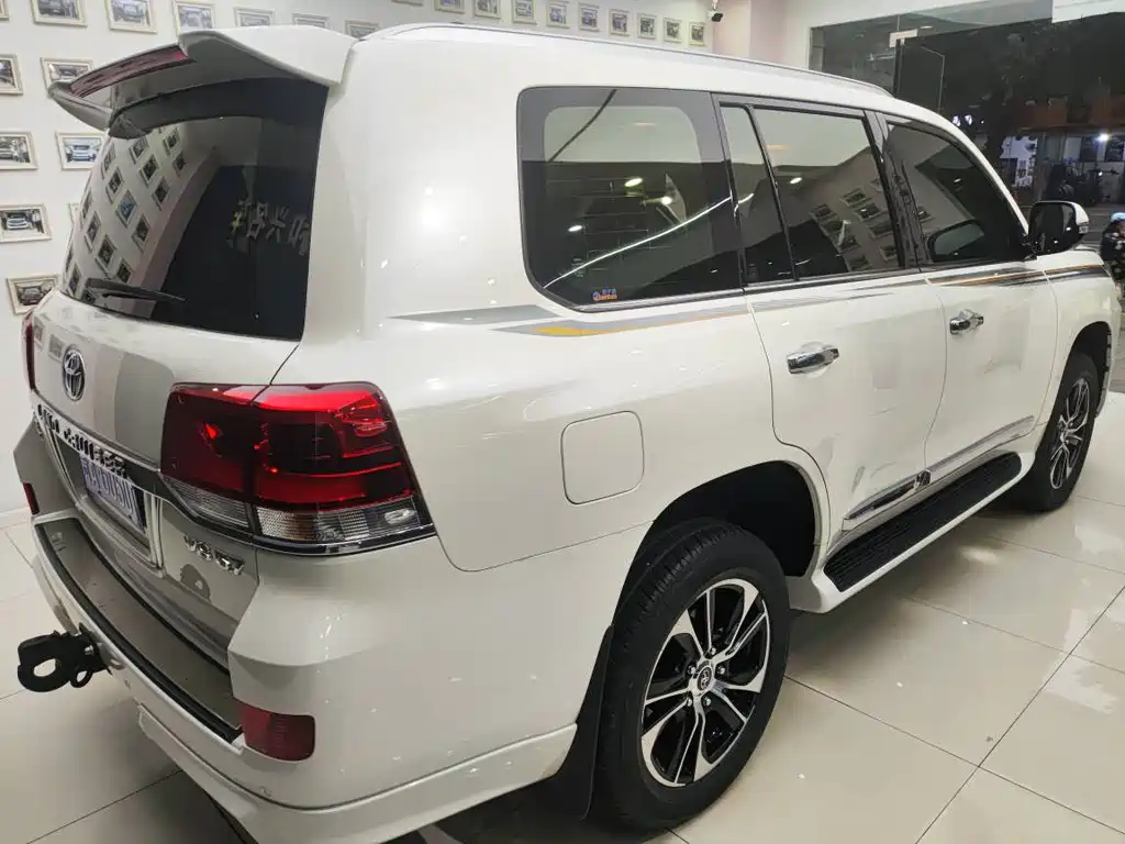 Toyota Land Cruiser (Imported) 2021 Model 5.7L Automatic 2023 - thumbnail 8