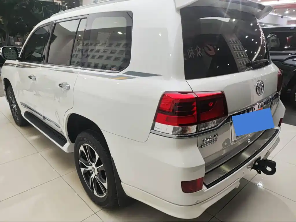 Toyota Land Cruiser (Imported) 2021 Model 5.7L Automatic 2023 - thumbnail 9