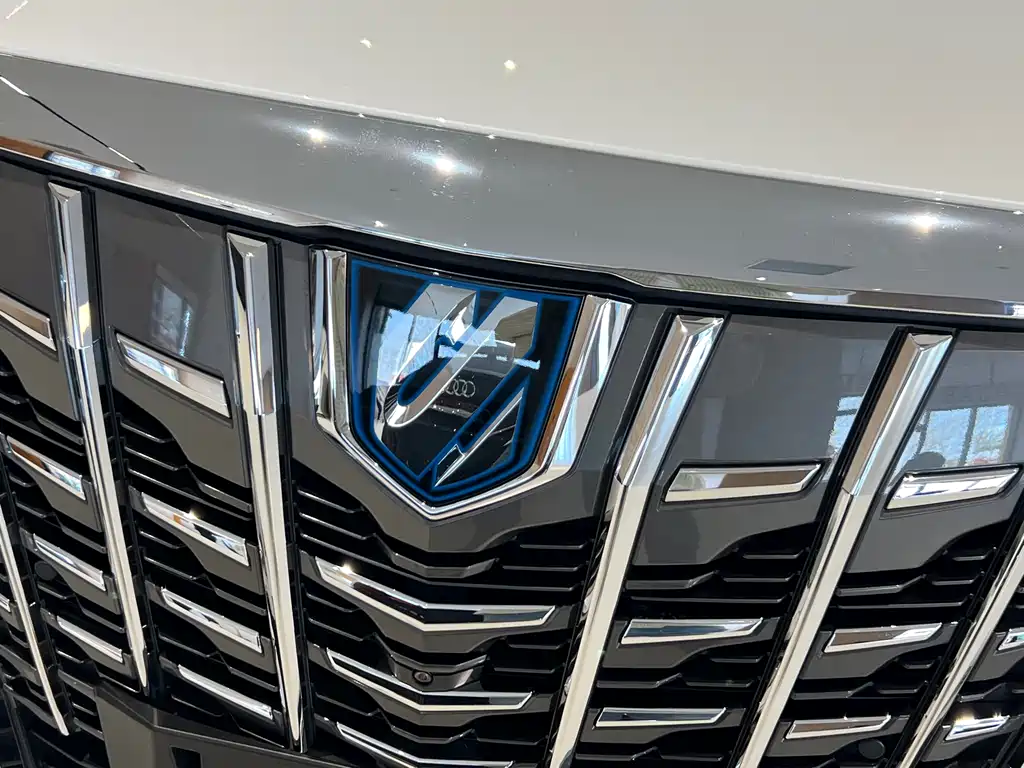 Toyota Alphard 2021 Model Hybrid 2.5L Executive Version 2021 - thumbnail 2