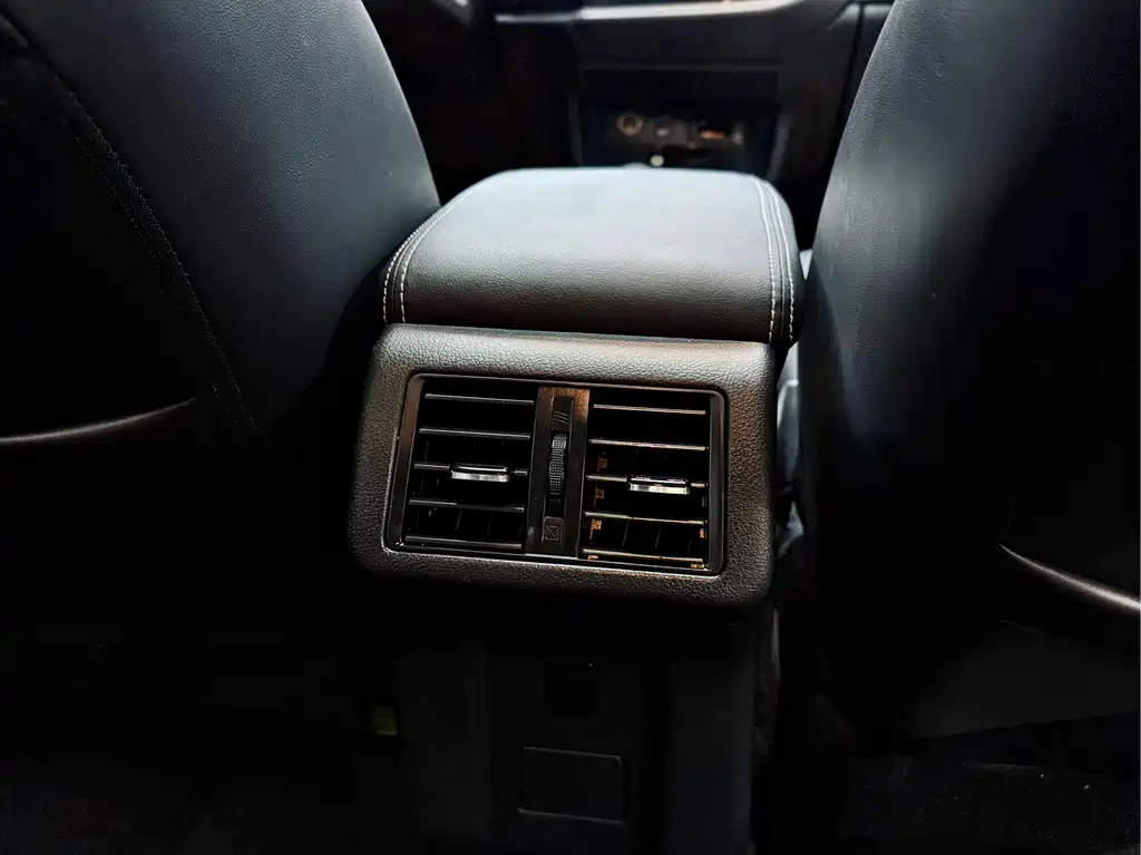 Mitsubishi Outlander 2019 2.4L AWD Limited Edition 7-seater China VI 2018 - thumbnail 6