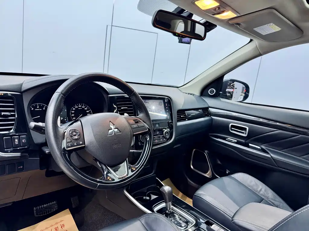 Mitsubishi Outlander 2019 2.4L AWD Limited Edition 7-seater China VI 2018 - thumbnail 13