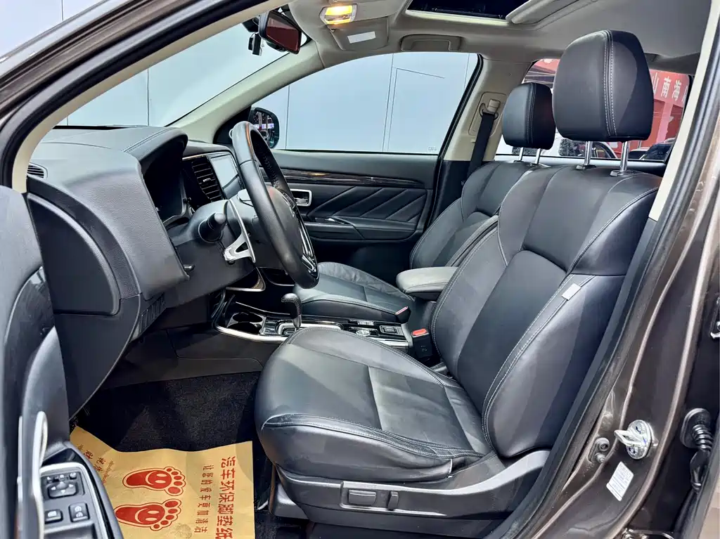 Mitsubishi Outlander 2019 2.4L AWD Limited Edition 7-seater China VI 2018 - thumbnail 14