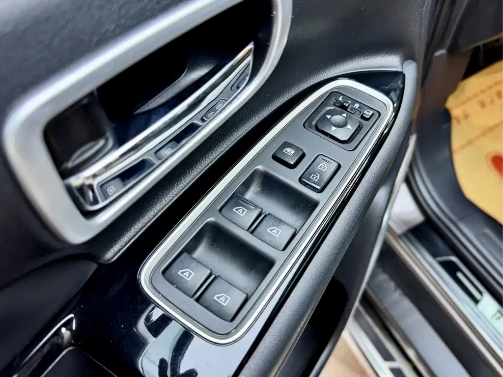 Mitsubishi Outlander 2019 2.4L AWD Limited Edition 7-seater China VI 2018 - thumbnail 17