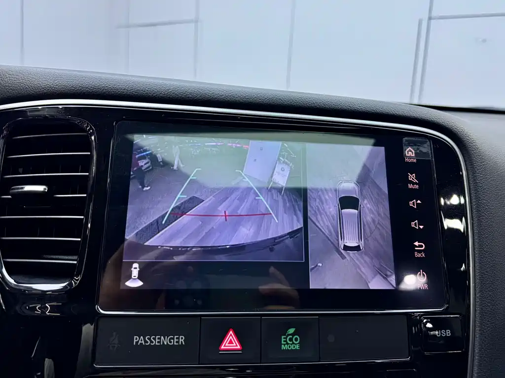 Mitsubishi Outlander 2019 2.4L AWD Limited Edition 7-seater China VI 2018 - thumbnail 18