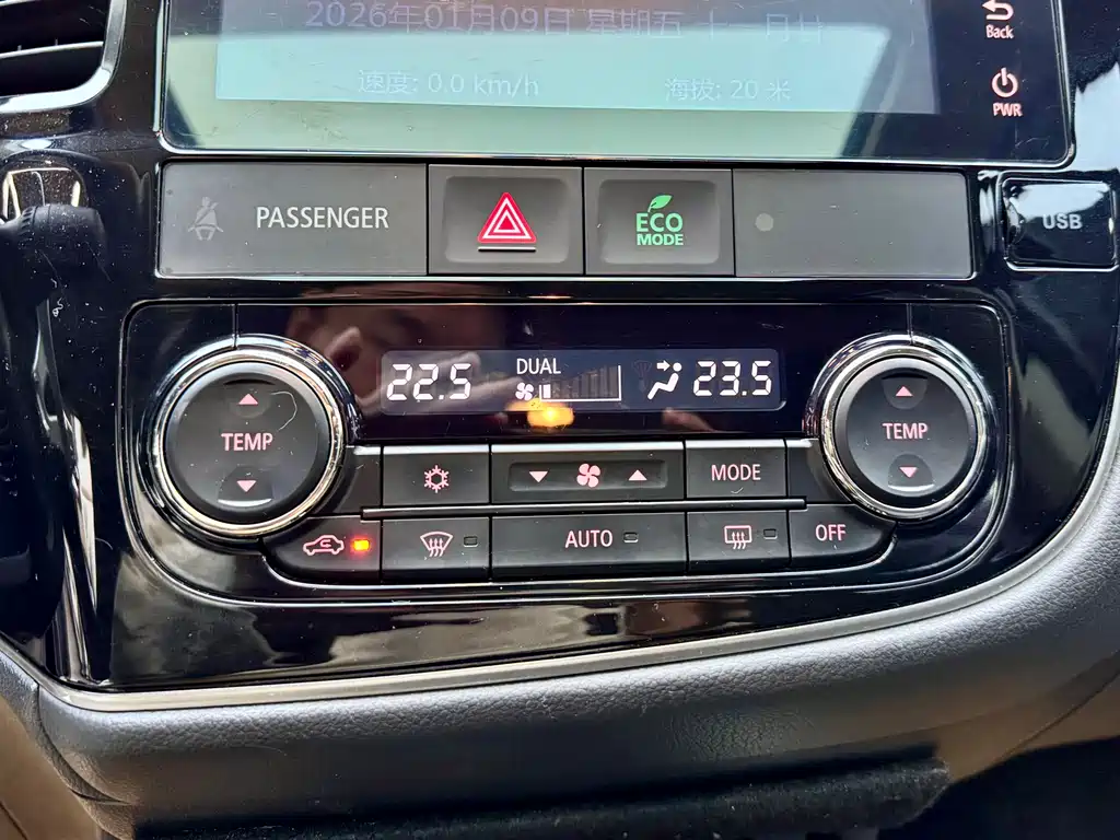 Mitsubishi Outlander 2019 2.4L AWD Limited Edition 7-seater China VI 2018 - thumbnail 19