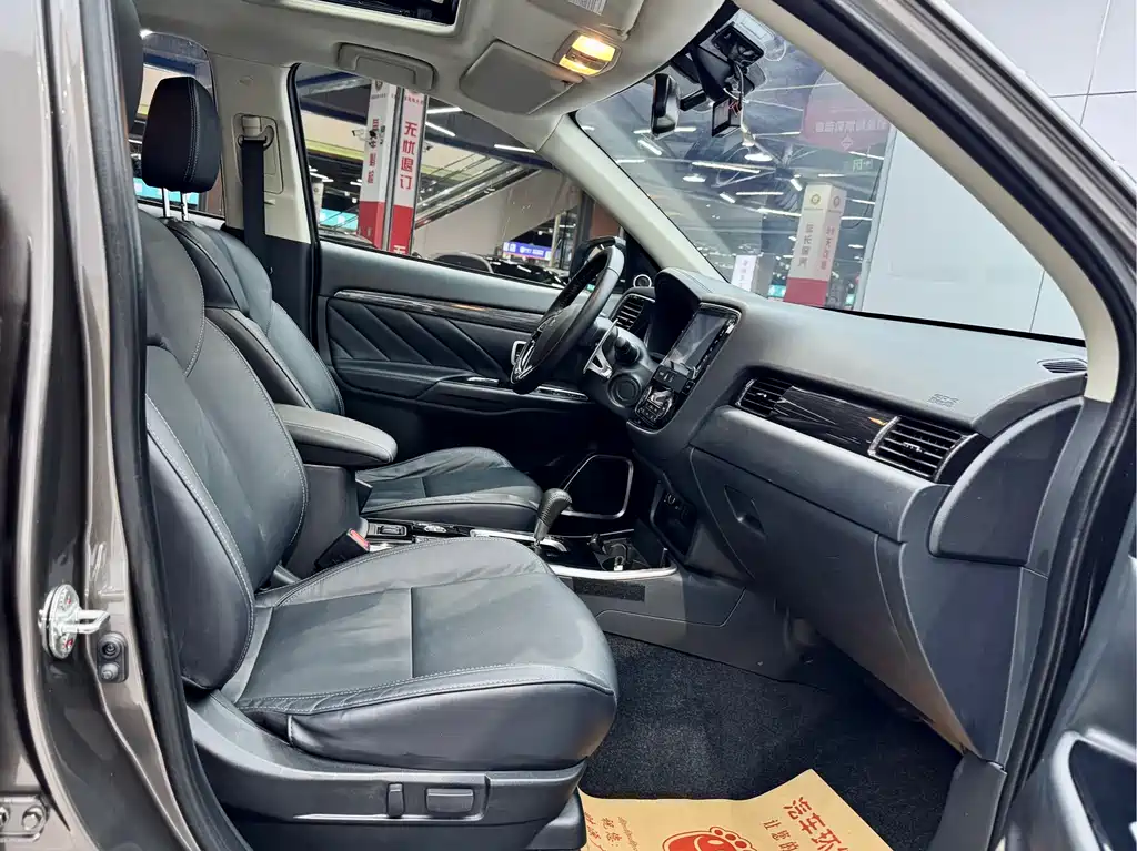 Mitsubishi Outlander 2019 2.4L AWD Limited Edition 7-seater China VI 2018 - thumbnail 22