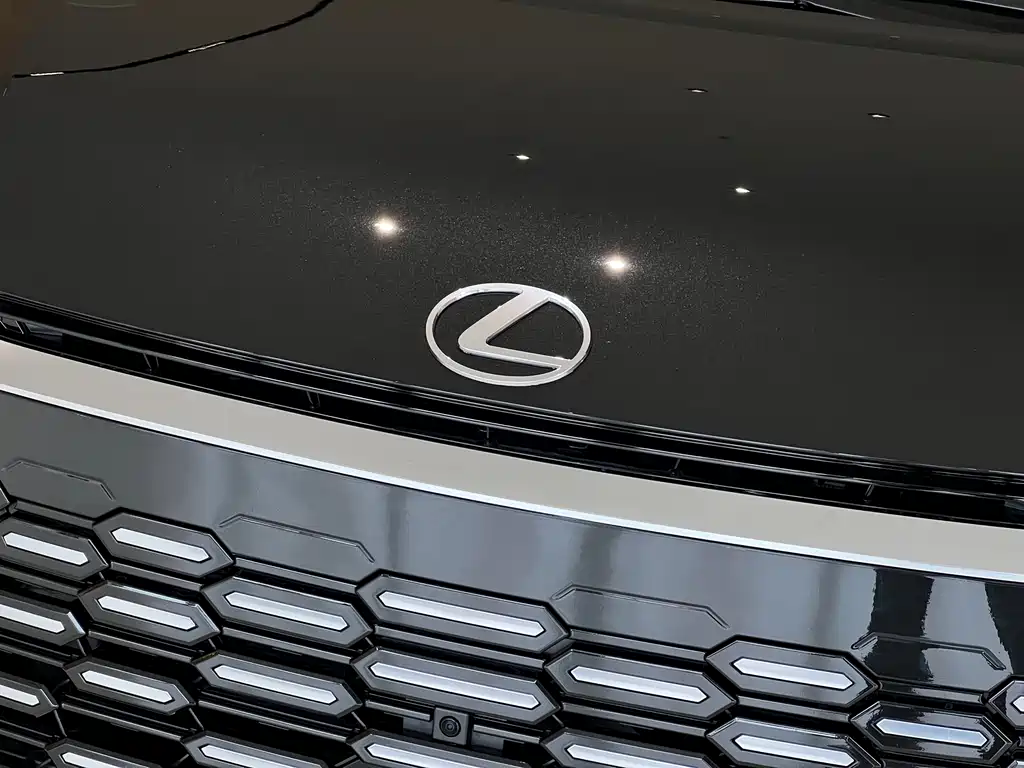 Lexus Lexus LM 2023 500h Six-Seat Executive Version 2026 - thumbnail 2
