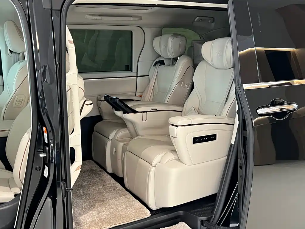 Lexus Lexus LM 2023 500h Six-Seat Executive Version 2026 - thumbnail 6