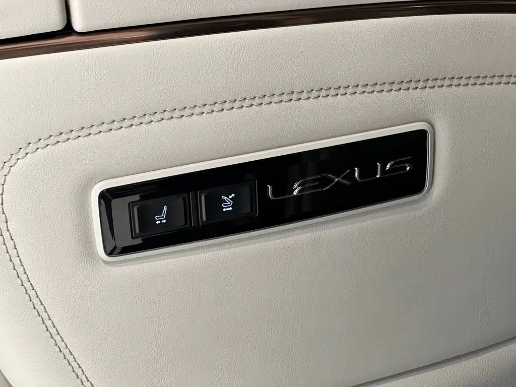 Lexus Lexus LM 2023 500h Six-Seat Executive Version 2026 - thumbnail 19