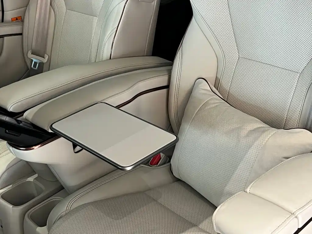 Lexus Lexus LM 2023 500h Six-Seat Executive Version 2026 - thumbnail 22