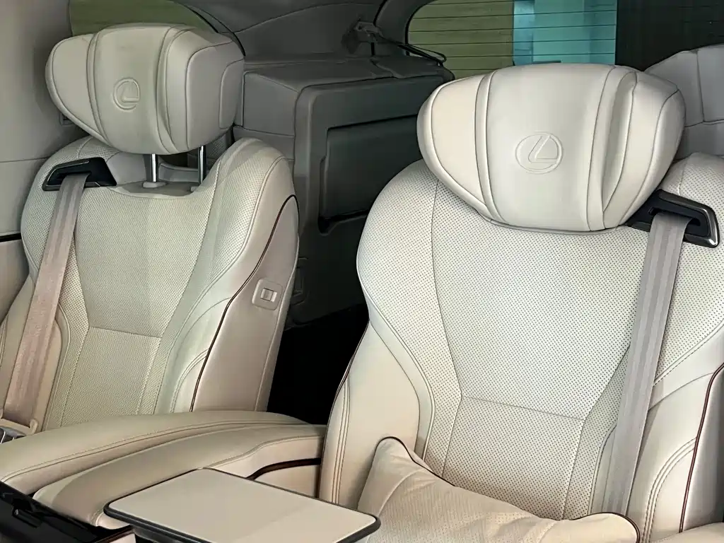 Lexus Lexus LM 2023 500h Six-Seat Executive Version 2026 - thumbnail 23