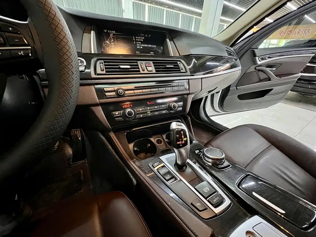 BMW BMW 5 Series 2017 525Li Luxury Design Package 2016 - thumbnail 12