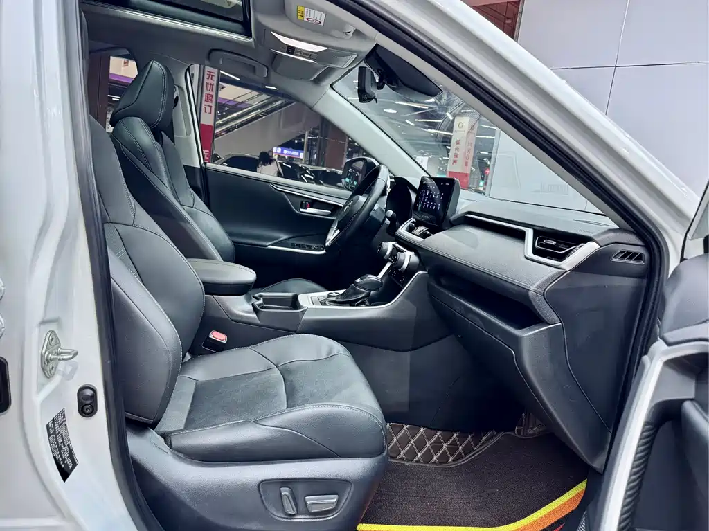 Toyota Venza 2023 Dual Engine 2.5L E-CVT FWD Premium Edition 2023 - thumbnail 3
