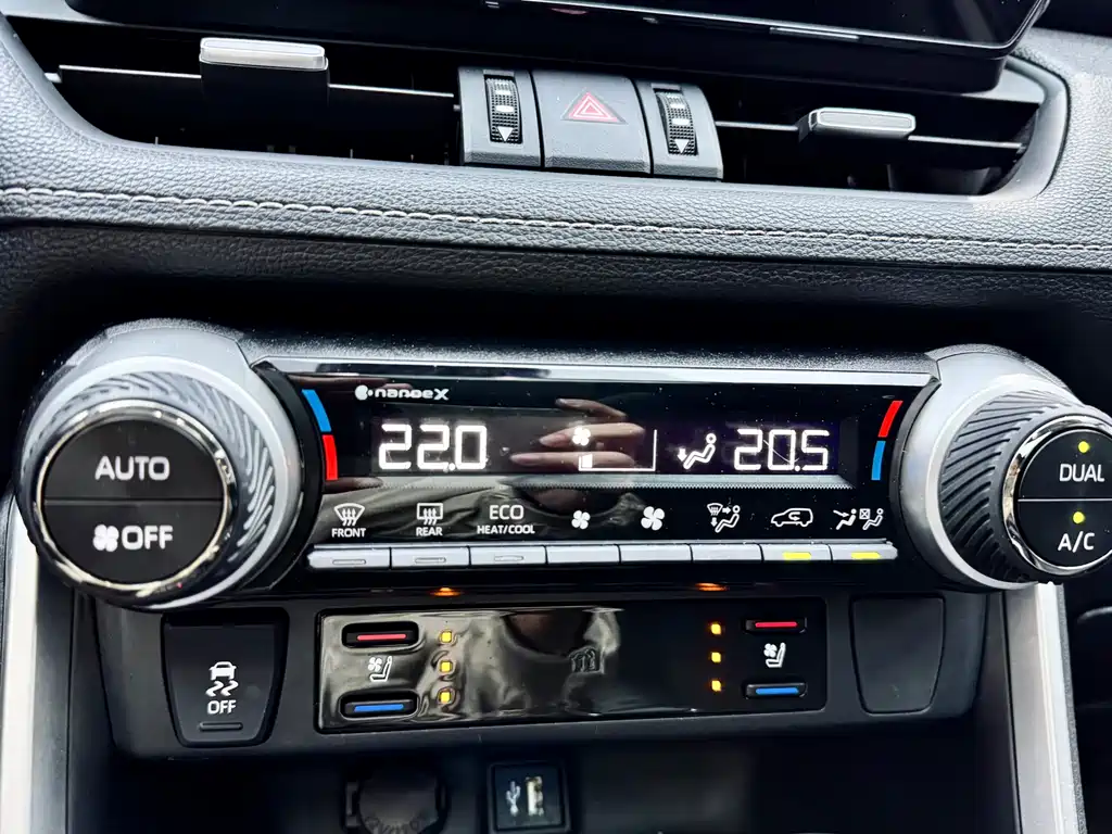 Toyota Venza 2023 Dual Engine 2.5L E-CVT FWD Premium Edition 2023 - thumbnail 19