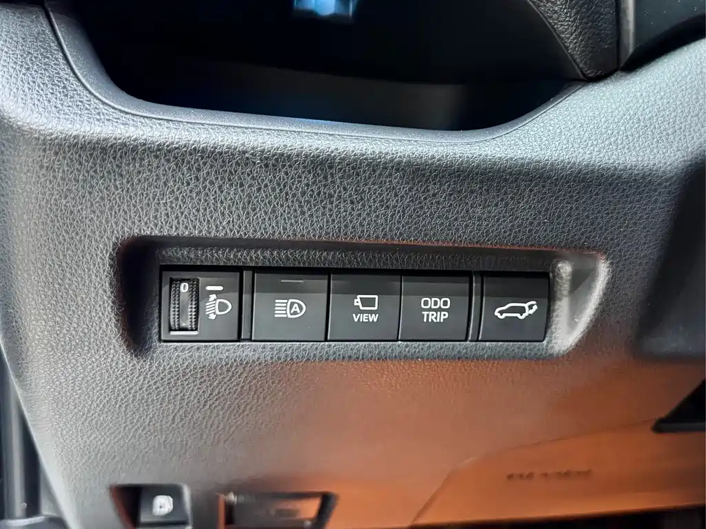 Toyota Venza 2023 Dual Engine 2.5L E-CVT FWD Premium Edition 2023 - thumbnail 26