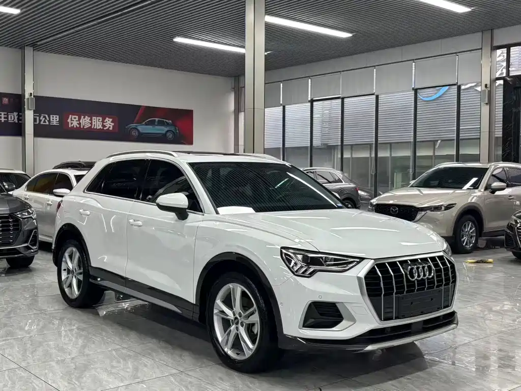 Audi Audi Q3 2022 35 TFSI Fashion Elegant Model 2021 - thumbnail 4