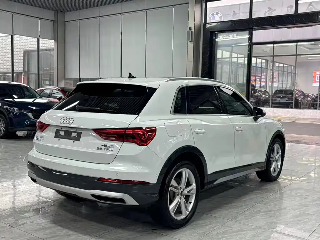 Audi Audi Q3 2022 35 TFSI Fashion Elegant Model 2021 - thumbnail 10