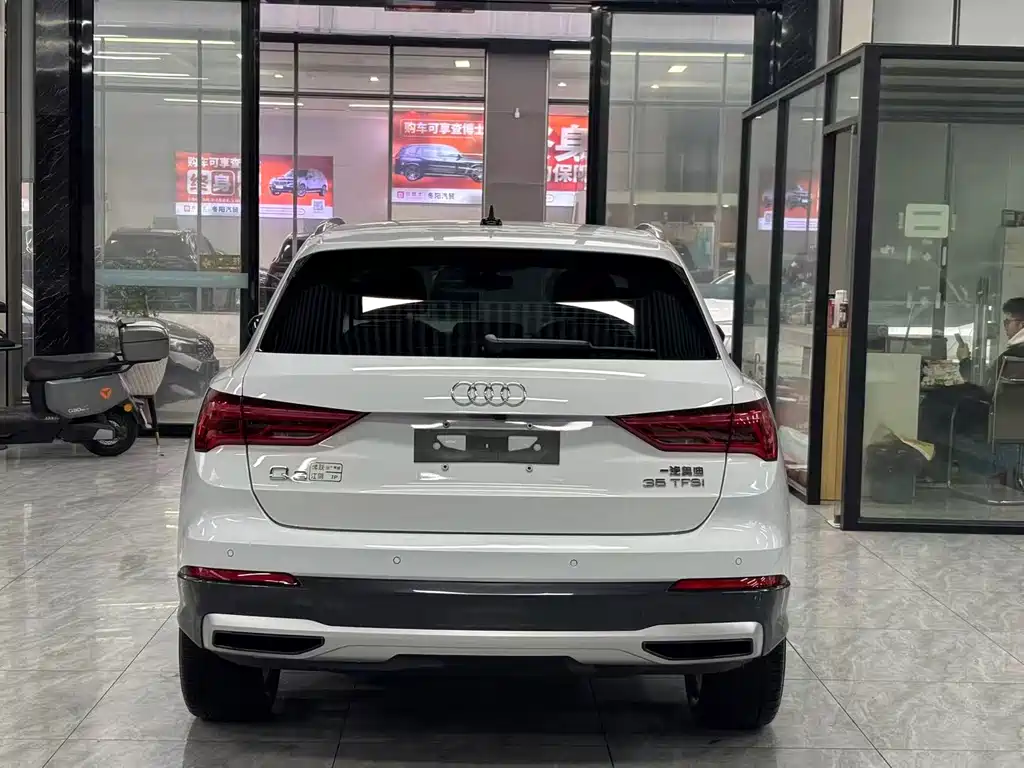 Audi Audi Q3 2022 35 TFSI Fashion Elegant Model 2021 - thumbnail 11