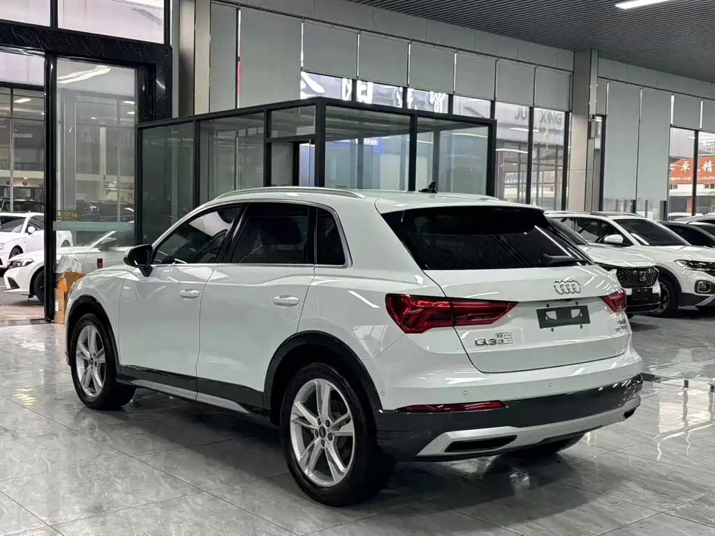 Audi Audi Q3 2022 35 TFSI Fashion Elegant Model 2021 - thumbnail 12